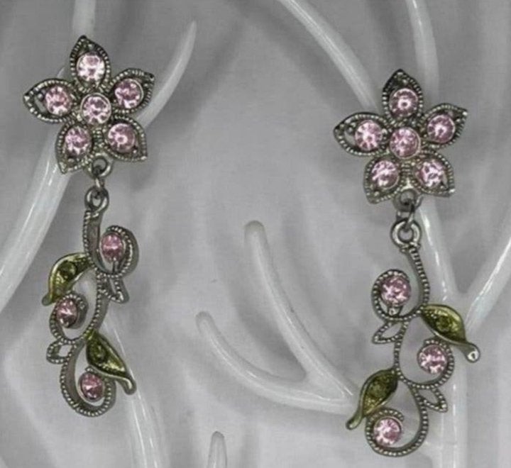 Zilverkleurige Bloem Oorbellen met Roze/Groene Steentjes, Overige materialen, Nieuw, Ophalen of Verzenden, Roze
