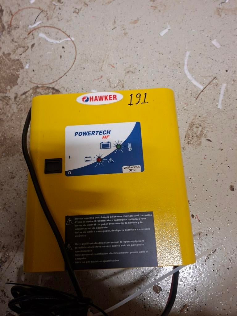 Hawker Powertech HF 24V-28A GEL Acculader, Ophalen, Gebruikt