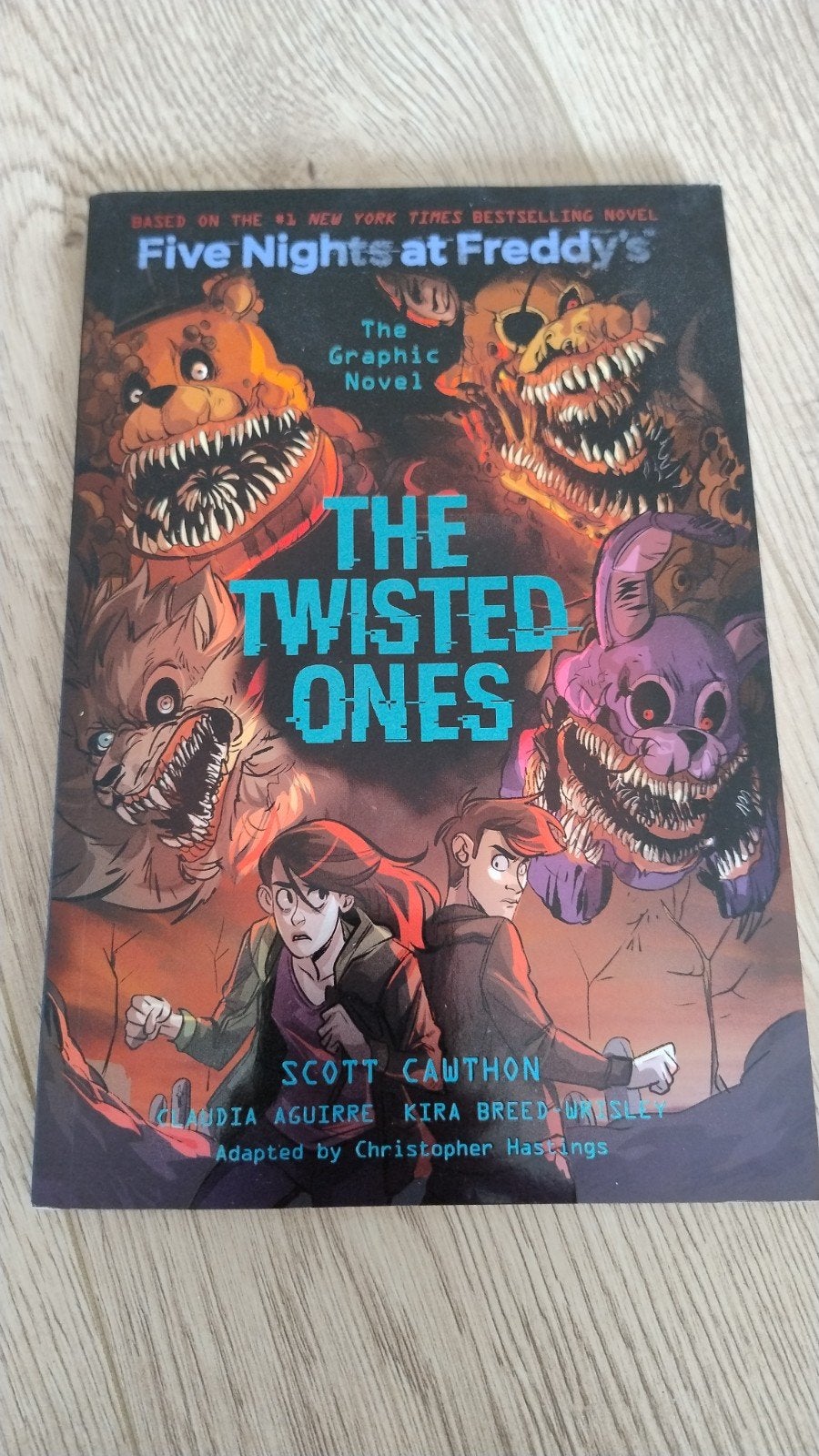 Five Nights at Freddy's: The Twisted Ones Graphic Novel, Boeken, Ophalen of Verzenden, Zo goed als nieuw, Scott Cawthon