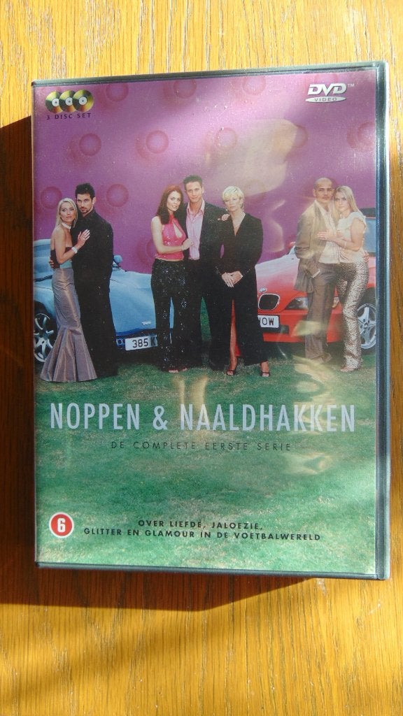 Noppen & naaldhakken eerste serie dvd, Cd's en Dvd's, Dvd's | Tv en Series, Gebruikt, Seizoen 1, Alle leeftijden, Drama
