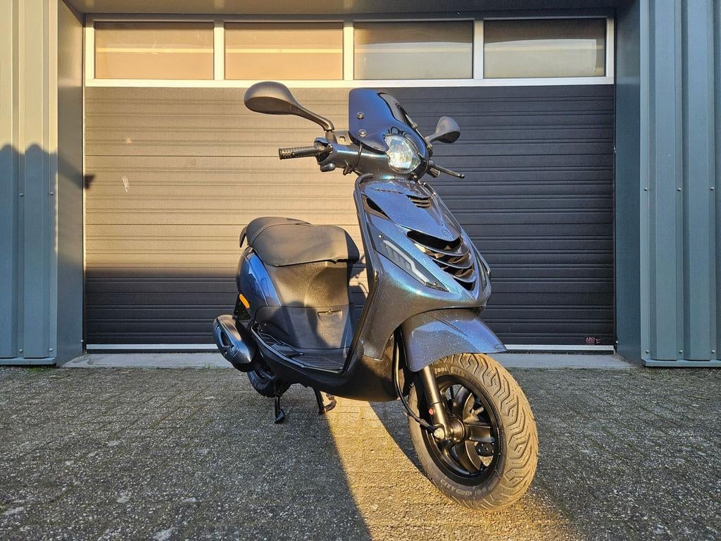 PIAGGIO ZIP 4T E4 BROM BJ2020 DIAMOND BLEU 5411 KM + OPTIES!, Fietsen en Brommers, Scooters | Piaggio, Zo goed als nieuw, Zip