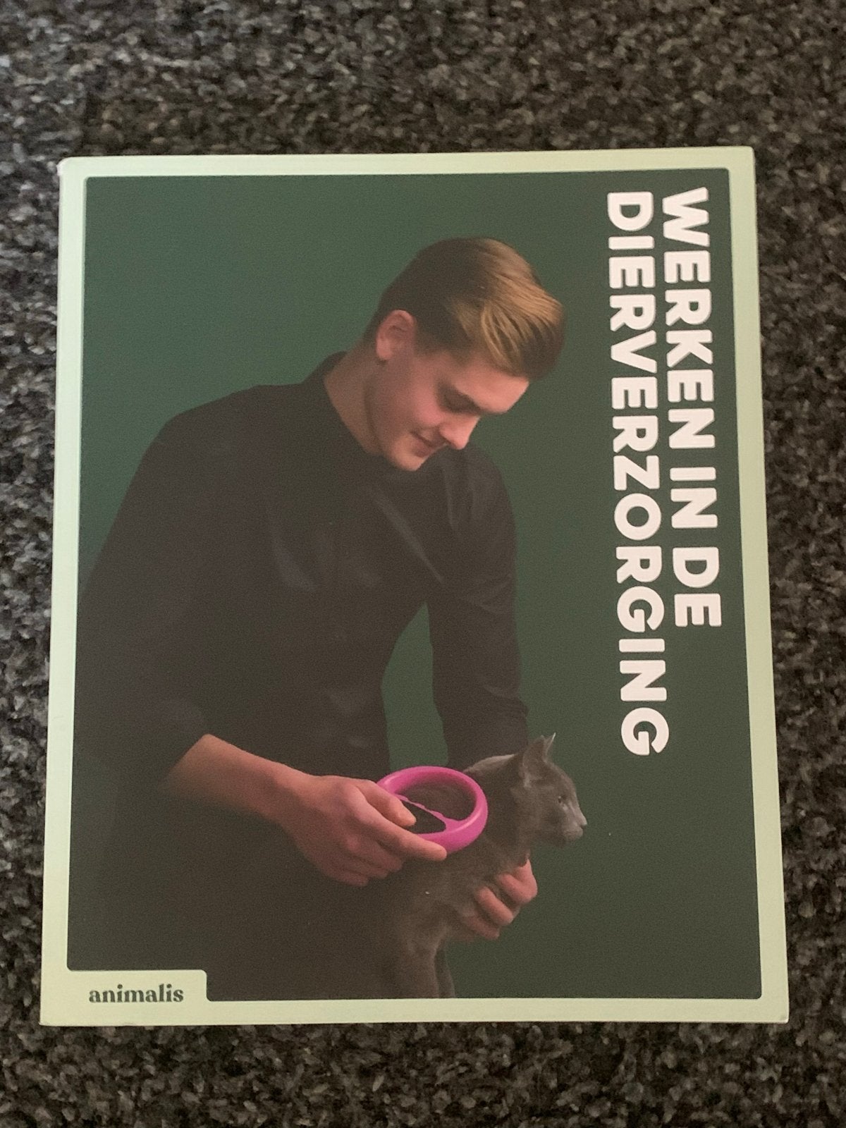 Werk in de Dierverzorging MBO - Naslagwerk Animalis, Ophalen, Zo goed als nieuw, MBO