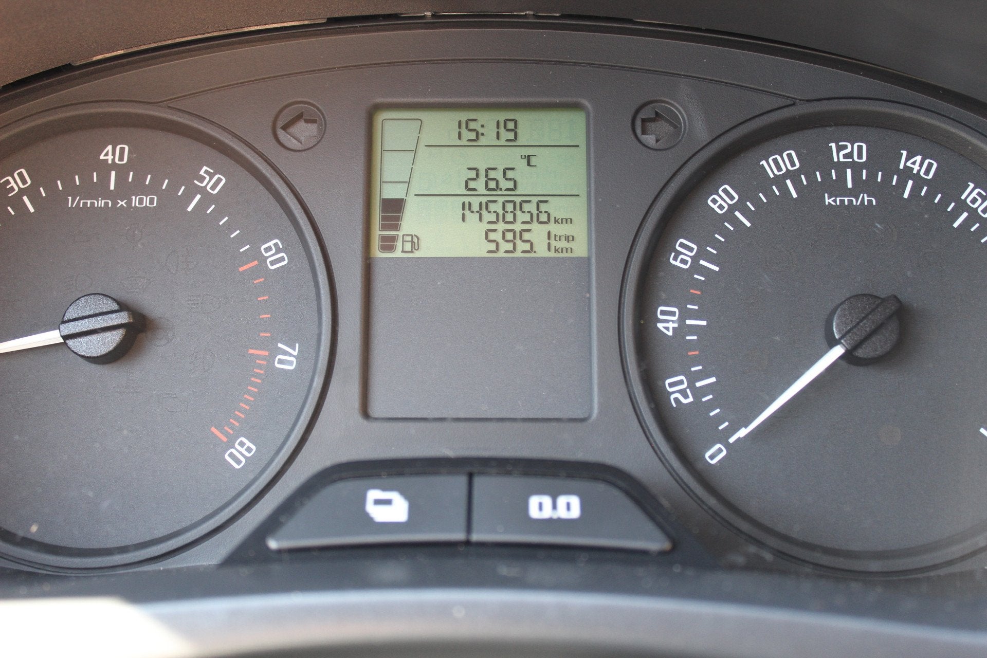 Skoda Roomster 1.2i "Plus Edition" Airco + AUX ! (bj 2011), Auto's, Voorwielaandrijving, Dealer onderhouden, Gebruikt, Zwart