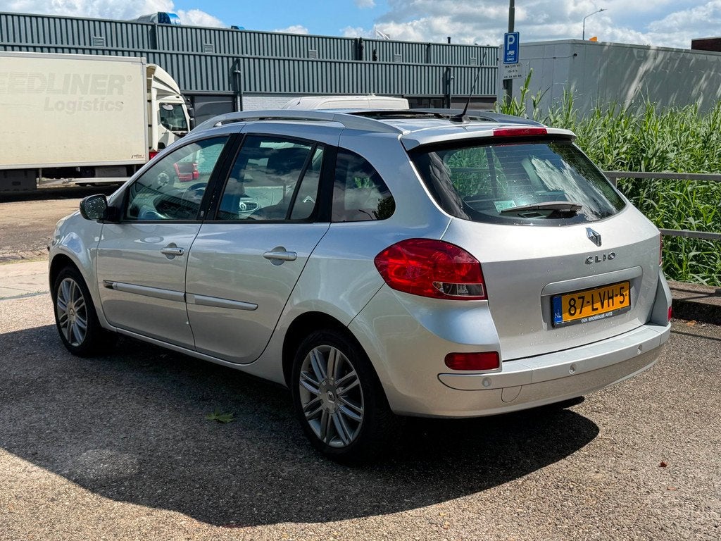 Renault Clio Estate 1.6-16V 20th Anniversary Automaat! Pano!, 535 kg, Gebruikt, 4 cilinders, Origineel Nederlands