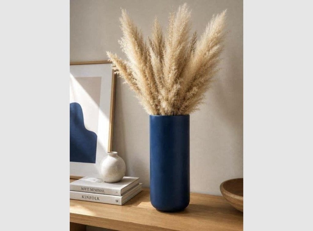 Prachtige hoge XL vaas in cyaanblauw – nieuwstaat, Huis en Inrichting, Inclusief droogbloemen, Blauw, Ophalen of Verzenden, Zo goed als nieuw