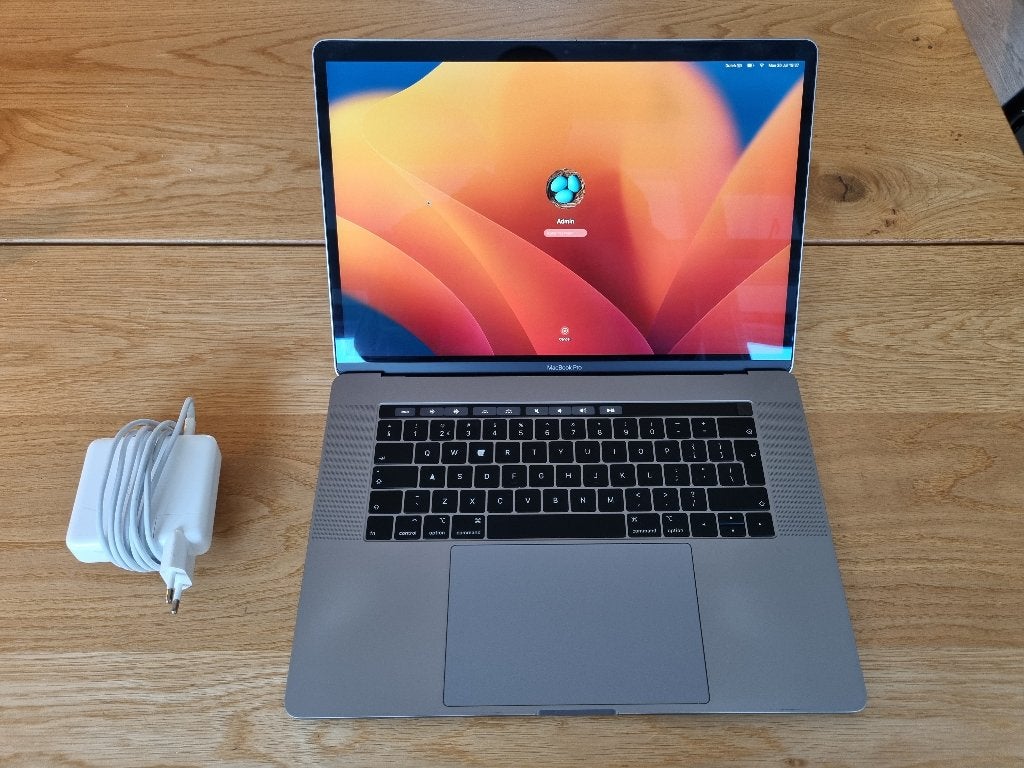 Macbook pro 15 inch 2018. 2,2GHz 6 core. 16gb., MacBook Pro, 256 GB, 2 tot 3 Ghz, Ophalen of Verzenden