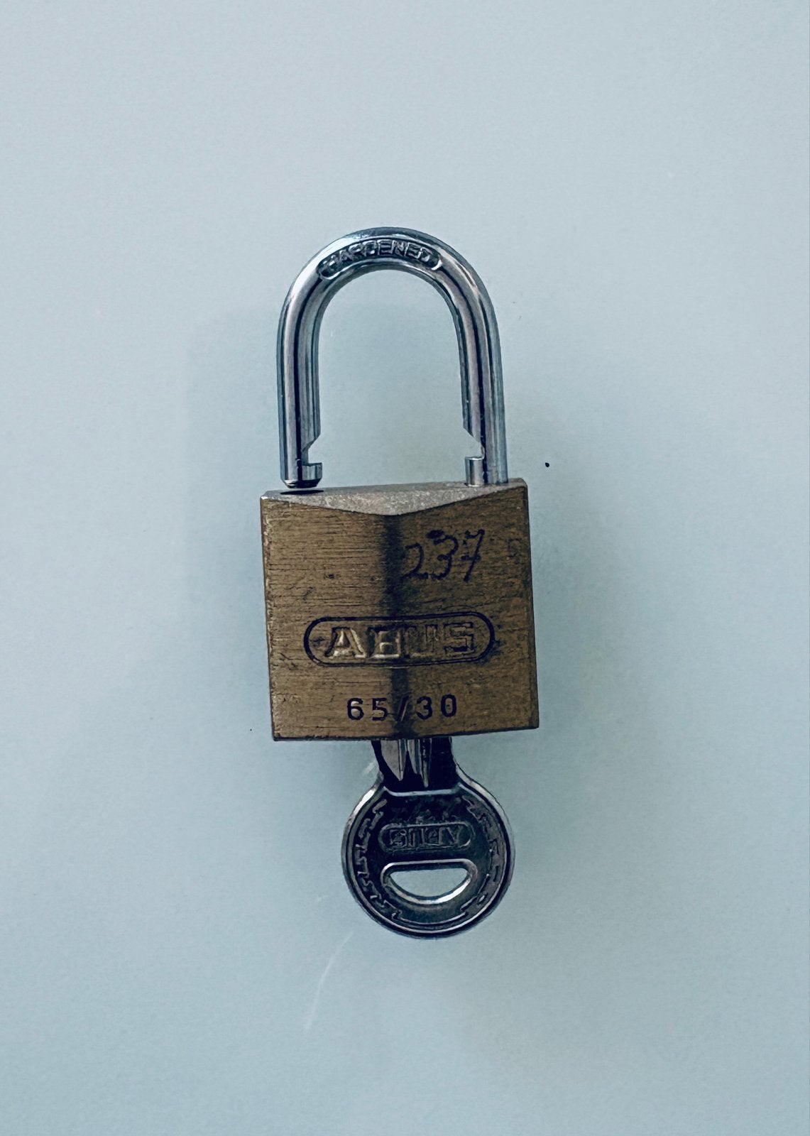 ABUS hangslot 65/30 met sleutel - Gebruikt, Doe-het-zelf en Verbouw, Ophalen, Gebruikt, Koper of Messing, Slot