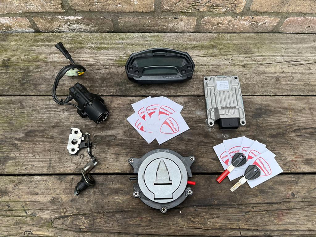 Ducati monster 1100s dashboard en sloten set, Ophalen of Verzenden