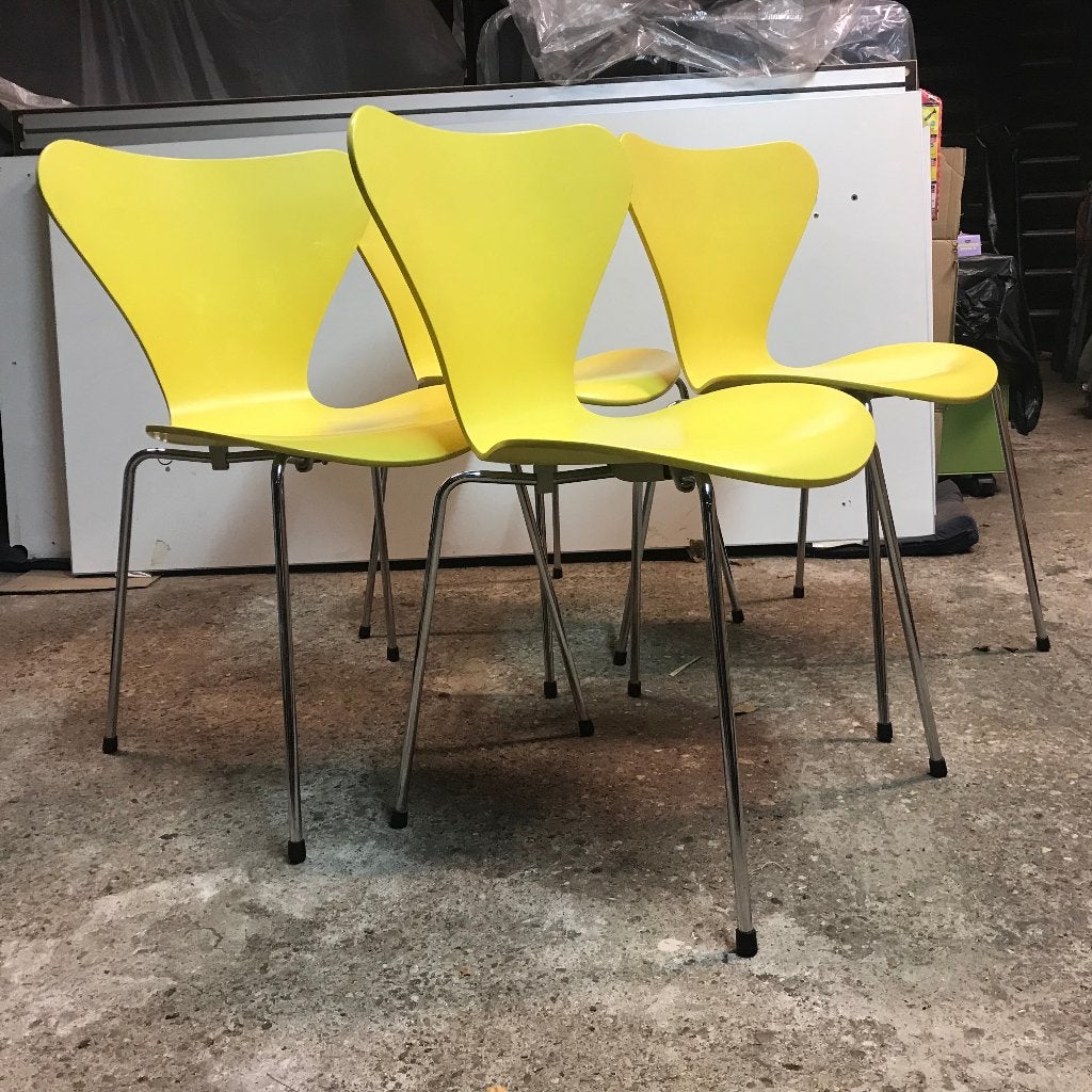 4 Fritz Hansen 3107 vlinder stoel stoelen chairs geel, Gebruikt, Twee, Overige kleuren, Ophalen of Verzenden