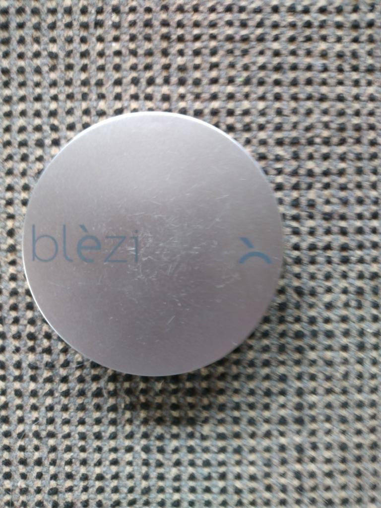 Blezi nieuwe poederdoos nr 30, Sieraden, Tassen en Uiterlijk, Uiterlijk | Cosmetica en Make-up, Ophalen of Verzenden, Nieuw, Handen en Nagels
