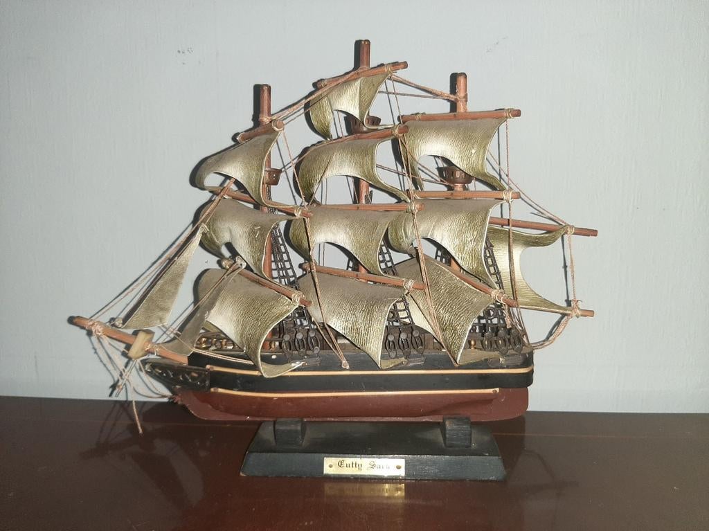 Gedetailleerd model zeilschip Cutty Sark op voet, Ophalen of Verzenden, Gebruikt, Groter dan 1:32, Overige merken