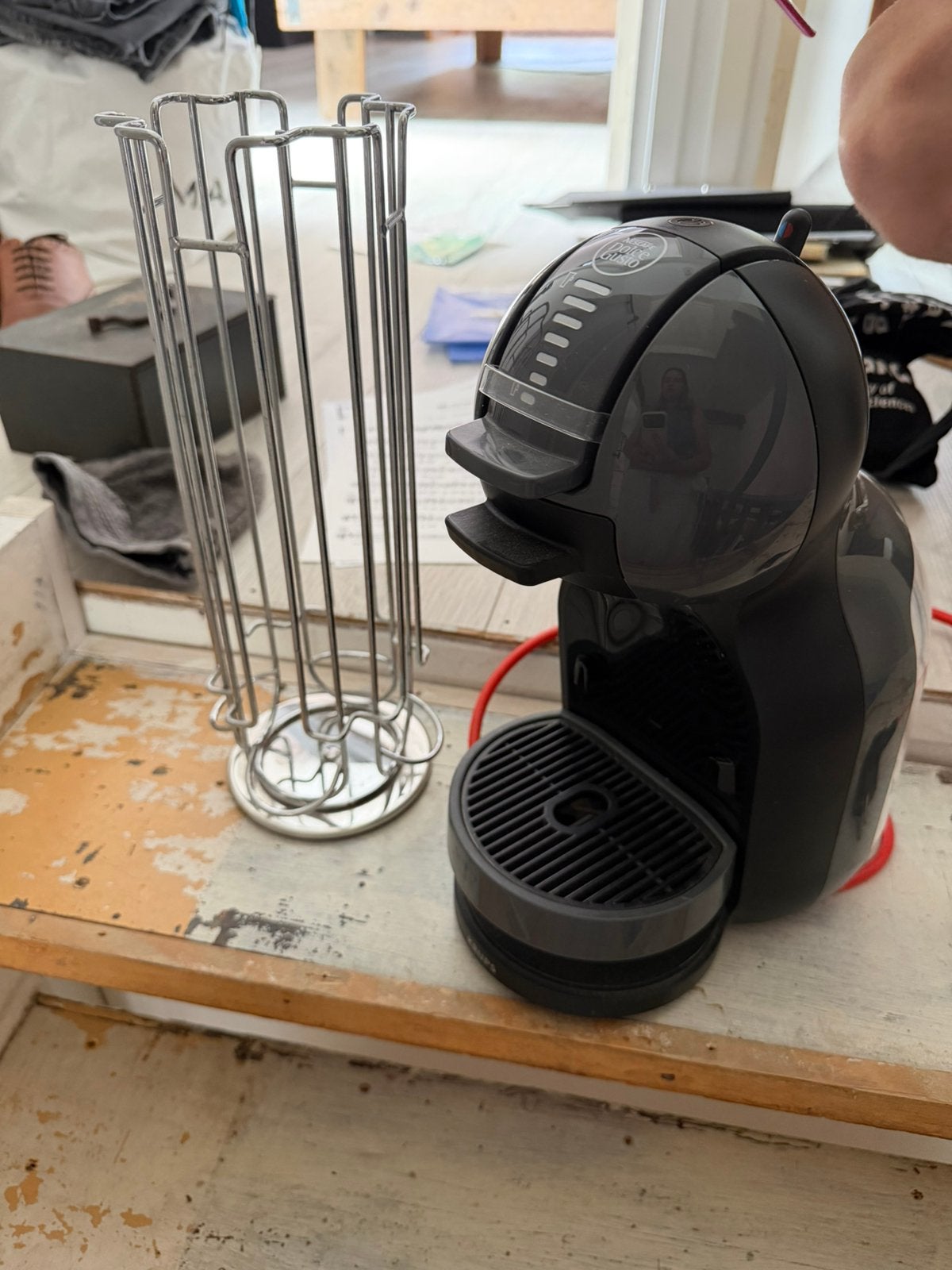 Nescafe dolce gusto + cuphouder, Ophalen, Zo goed als nieuw