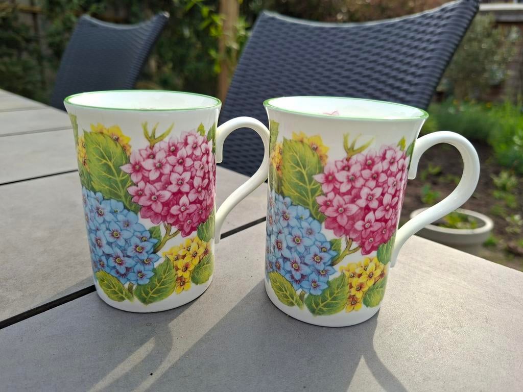 2 mokken Crown Trent Staffordshire - Hydrangea Hortensia, Nieuw, Ophalen of Verzenden, Overige stijlen, Kop(pen) en/of Schotel(s)