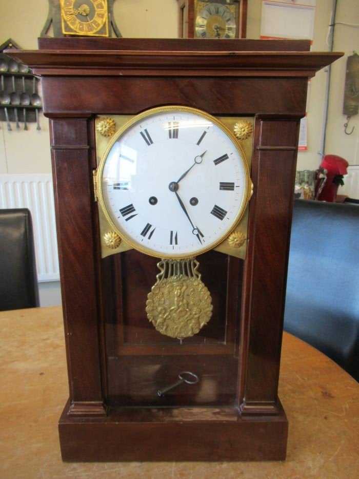 Oer 11108 antieke vroeg 19e eeuwse mahonie Empire pendule, Ophalen