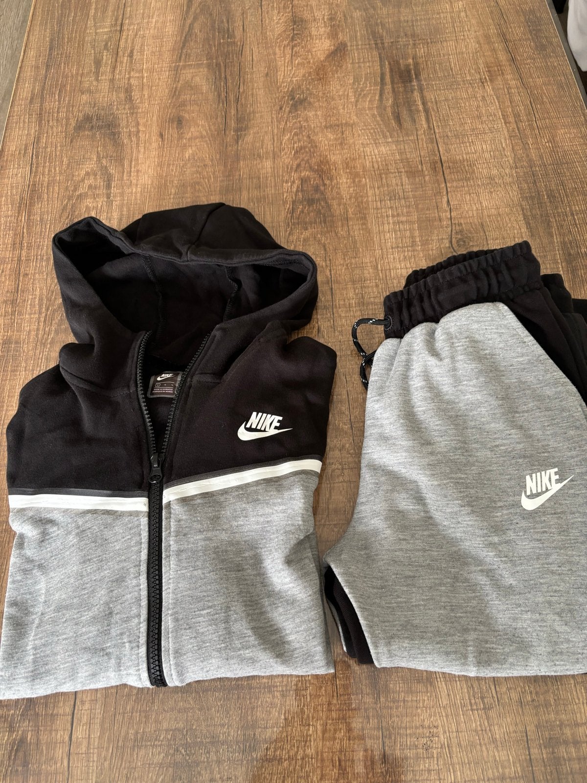 Nike trainingspak voor kinderen (7/8 jaar), Ophalen of Verzenden, Zo goed als nieuw, Jongen of Meisje
