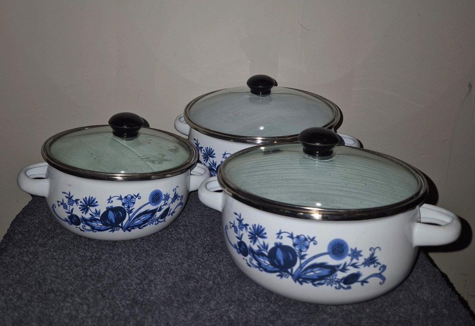 Vintage pannenset emaille met bloemmotief - 3 stuks, Huis en Inrichting, Met deksel, Nieuw, Pannenset, Ophalen of Verzenden