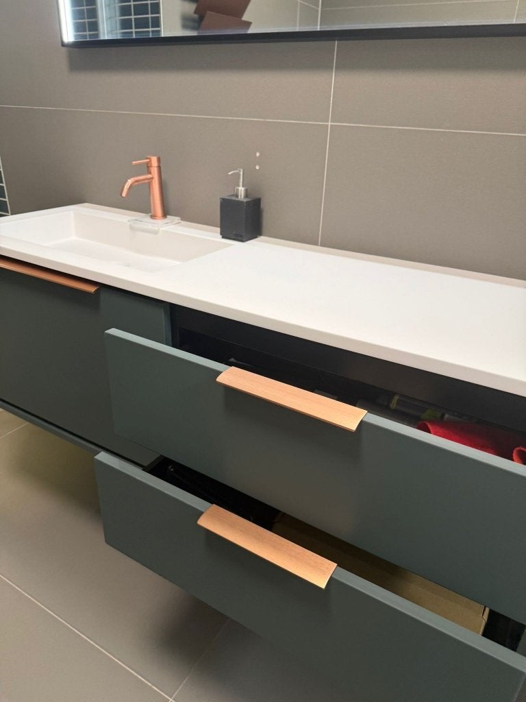 Nieuw Newwave Rize badmeubel petrol met ledspiegel 140 cm, Huis en Inrichting, Badkamer | Badkamermeubels, Ophalen, 100 tot 150 cm
