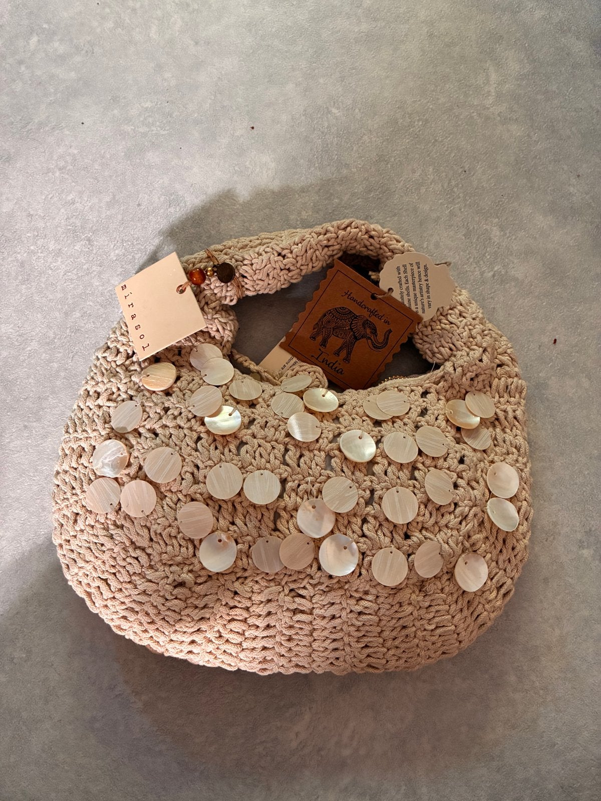 Handgemaakt Dames Tasje met Schelpen uit India - Beige, Sieraden, Tassen en Uiterlijk, Tassen | Damestassen, Ophalen of Verzenden