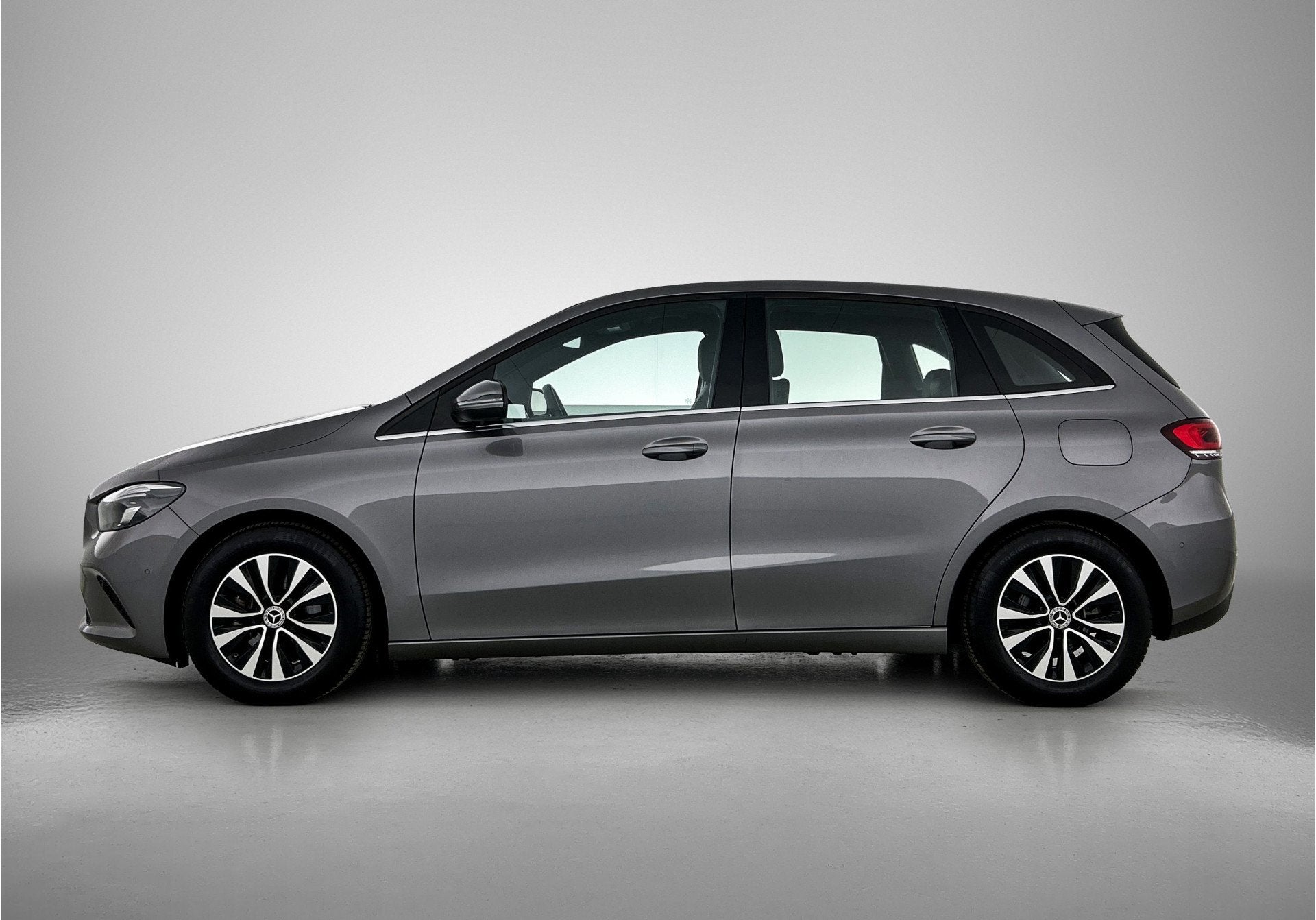 Mercedes-Benz B-Klasse 180 Business Solution | Trekhaak | Pa, 12 maanden, 136 pk, Gebruikt, 4 cilinders