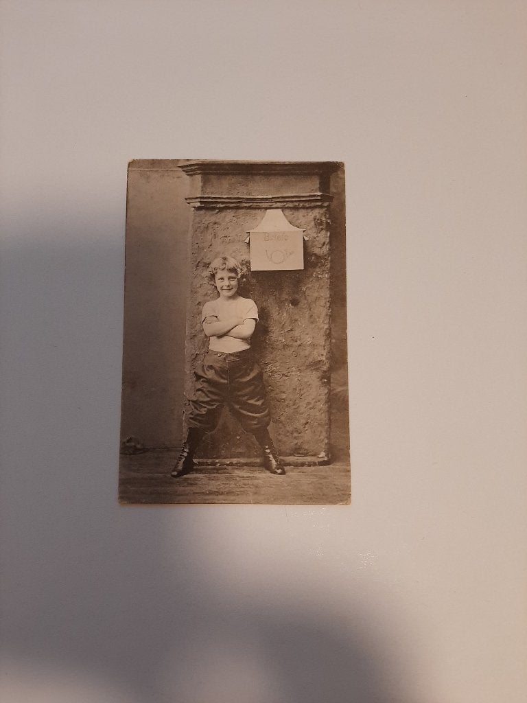 Oude kaart. Jongen bij brievenbus, Verzenden, Voor 1920, Gelopen