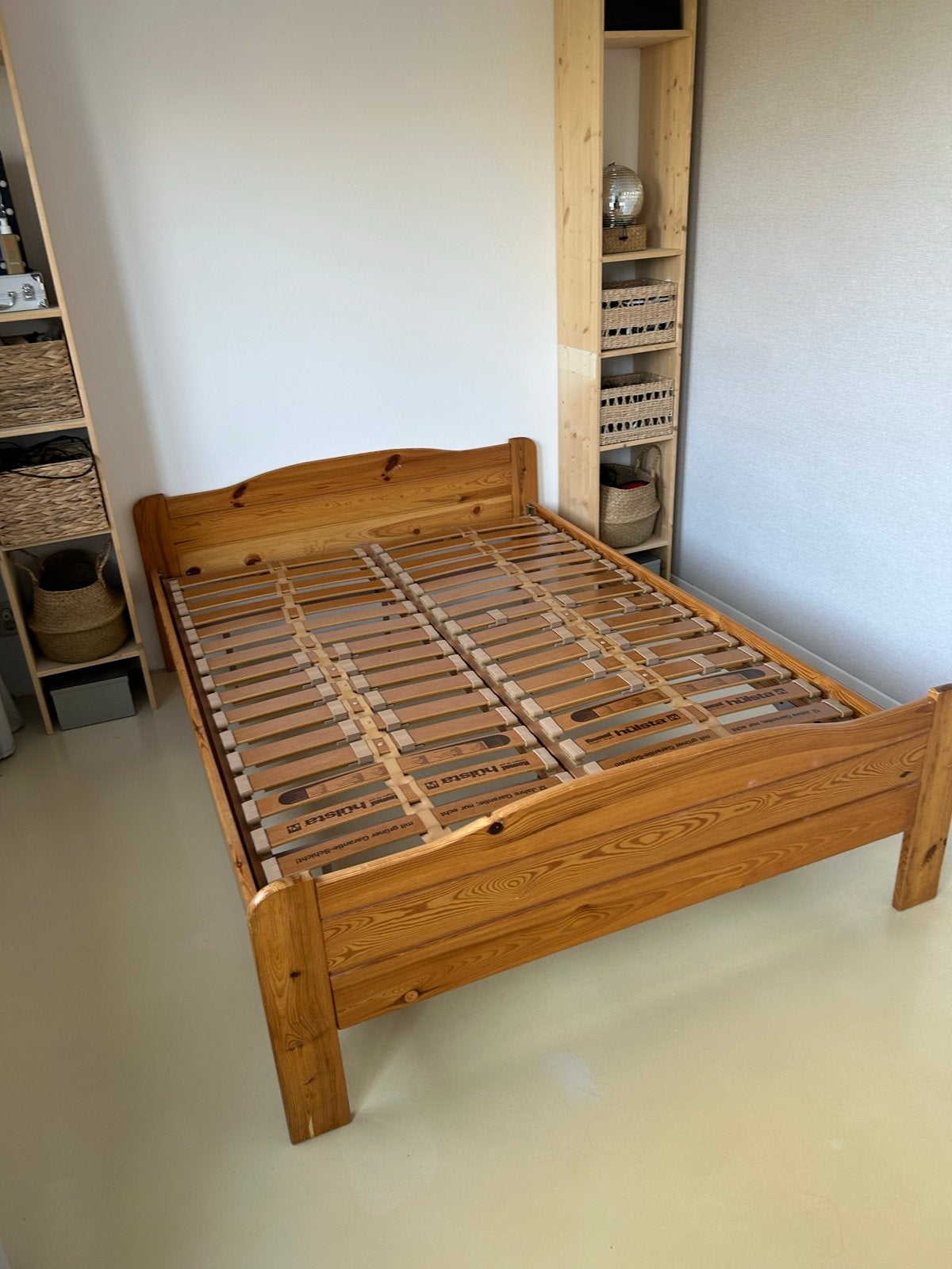 Houten tweepersoonsbed met lattenbodems (140x200 cm), Ophalen, Gebruikt, Bruin, Tweepersoons