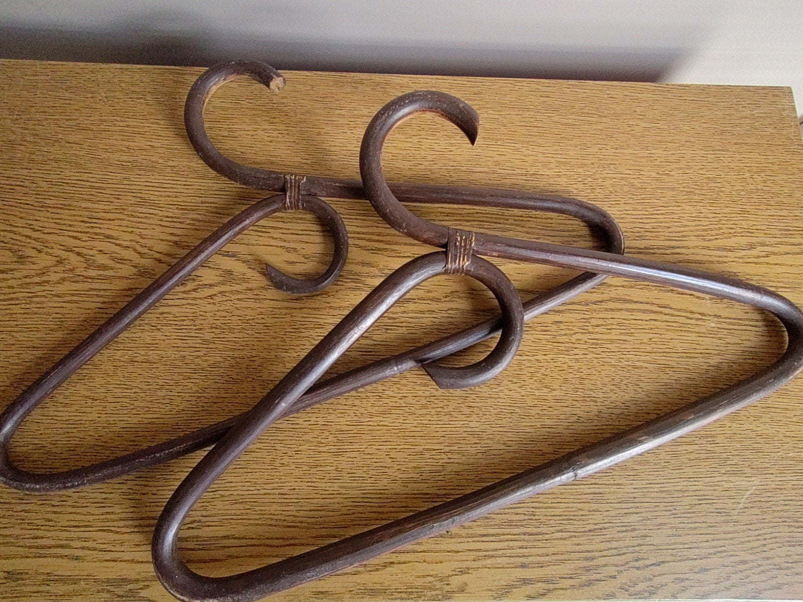 2 rotan kledinghangers, Ophalen of Verzenden