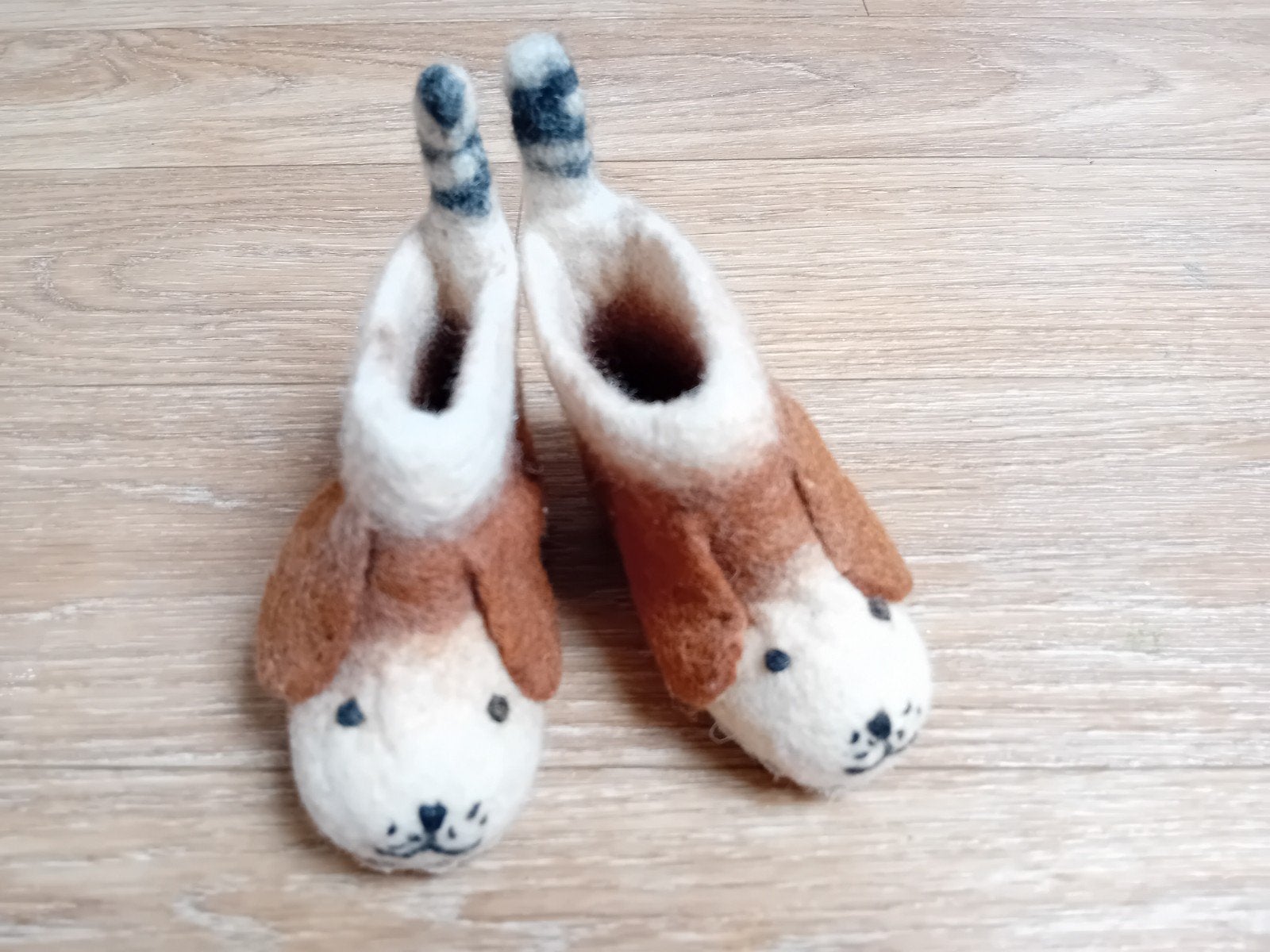 Schattige vilten babyslofjes - Hondjes mt 20, Jongen of Meisje, Ophalen of Verzenden, Zo goed als nieuw, Schoenen