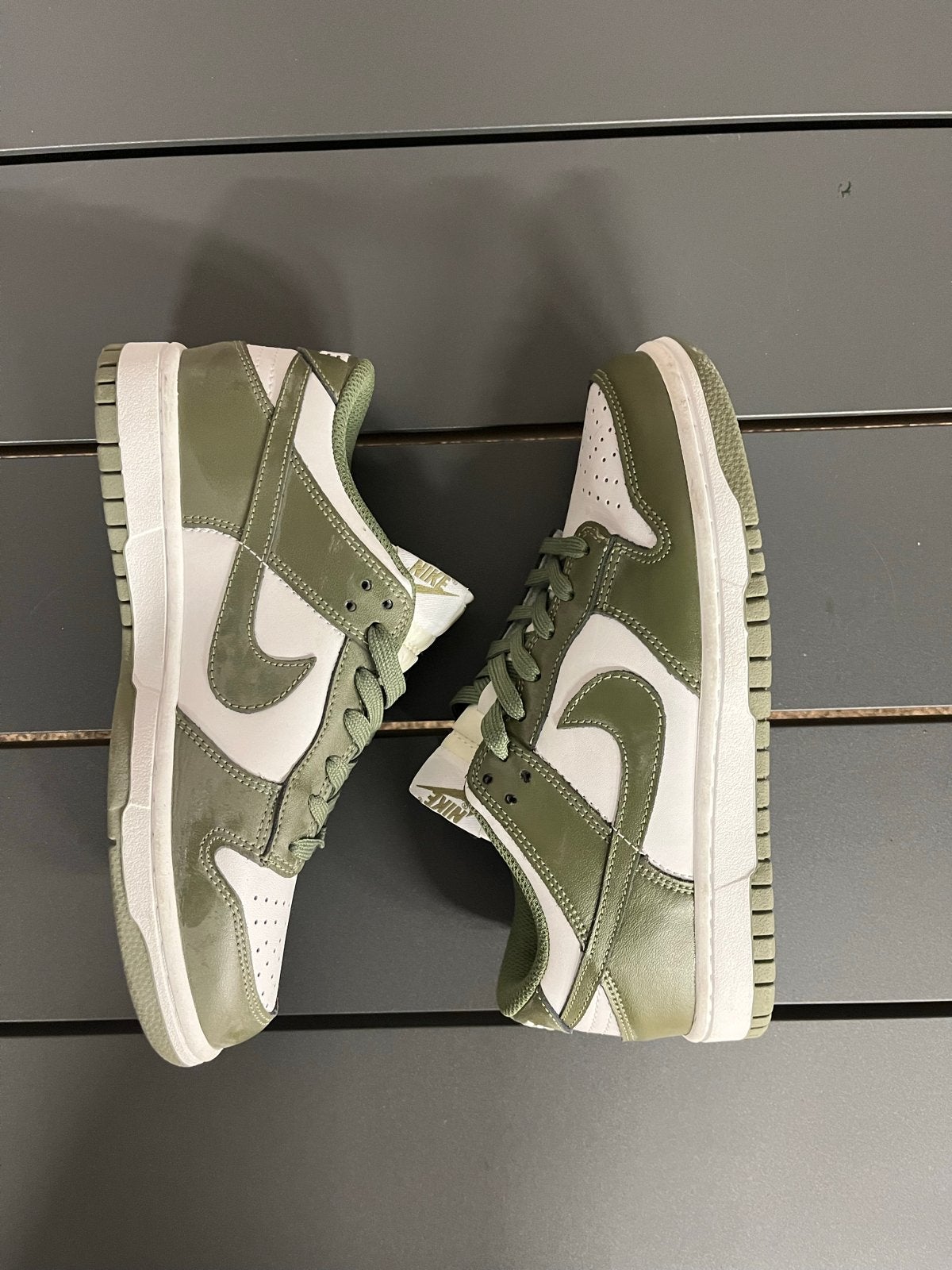 Nike Dunk low medium olive - Maat 39, Kleding | Dames, Ophalen of Verzenden, Groen, Sneakers of Gympen, Zo goed als nieuw