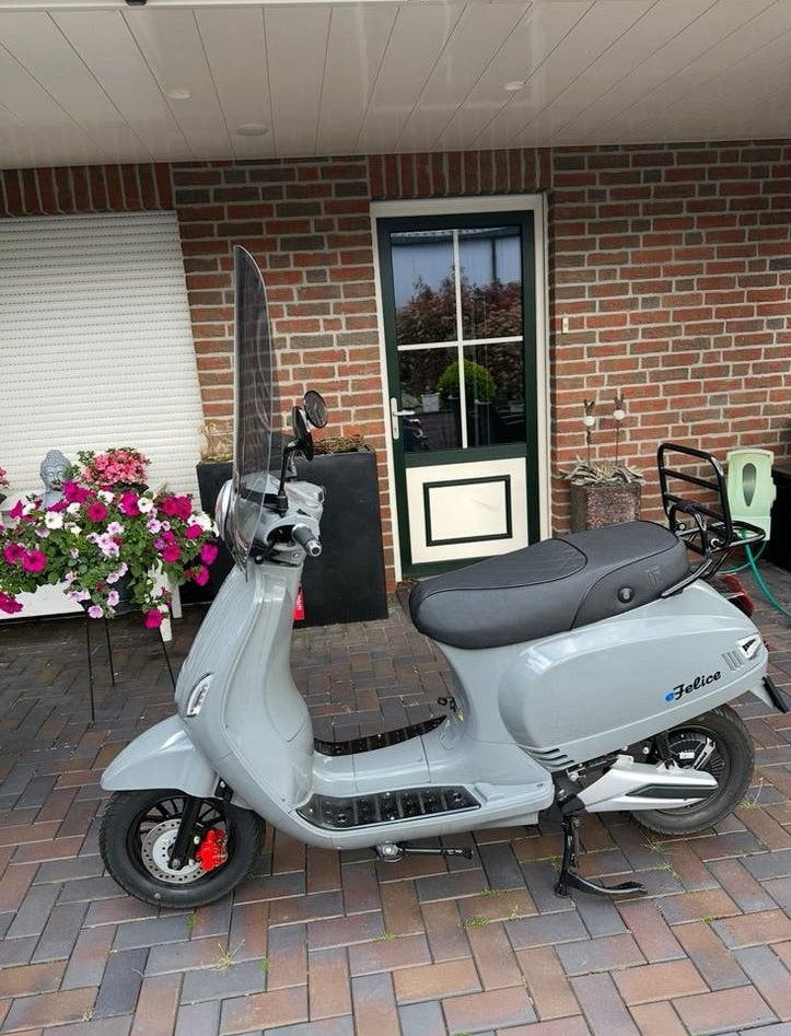 BTC E Felice elektrische scooter 45 km zo goed als nieuw, Ophalen, Zo goed als nieuw, Elektrisch