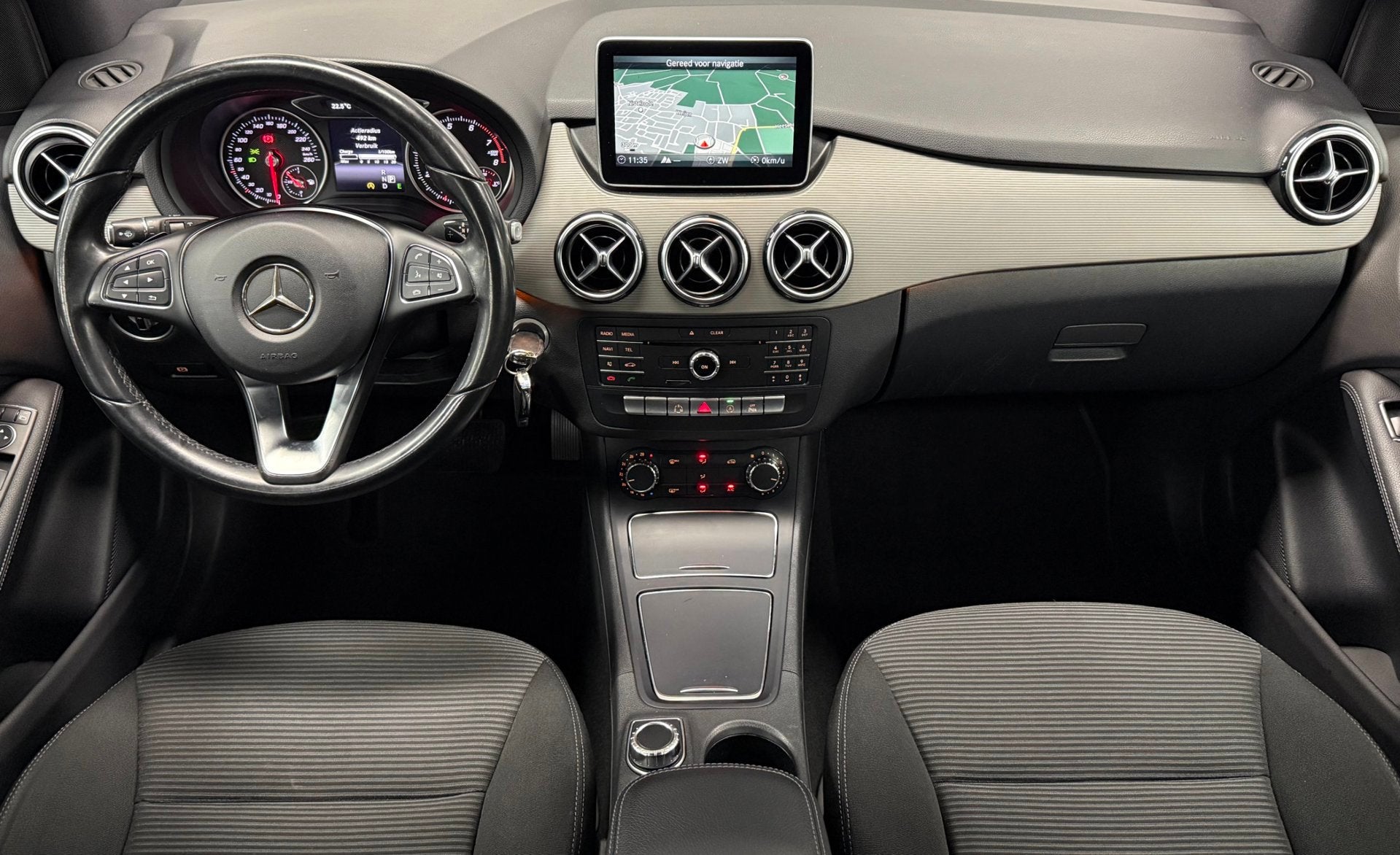 Mercedes-Benz B-klasse 180 Ambition*Automaat*Nap*Navi*Cruise, Auto's, Gebruikt, 4 cilinders, Automatische klimaatregeling, 66 €/maand