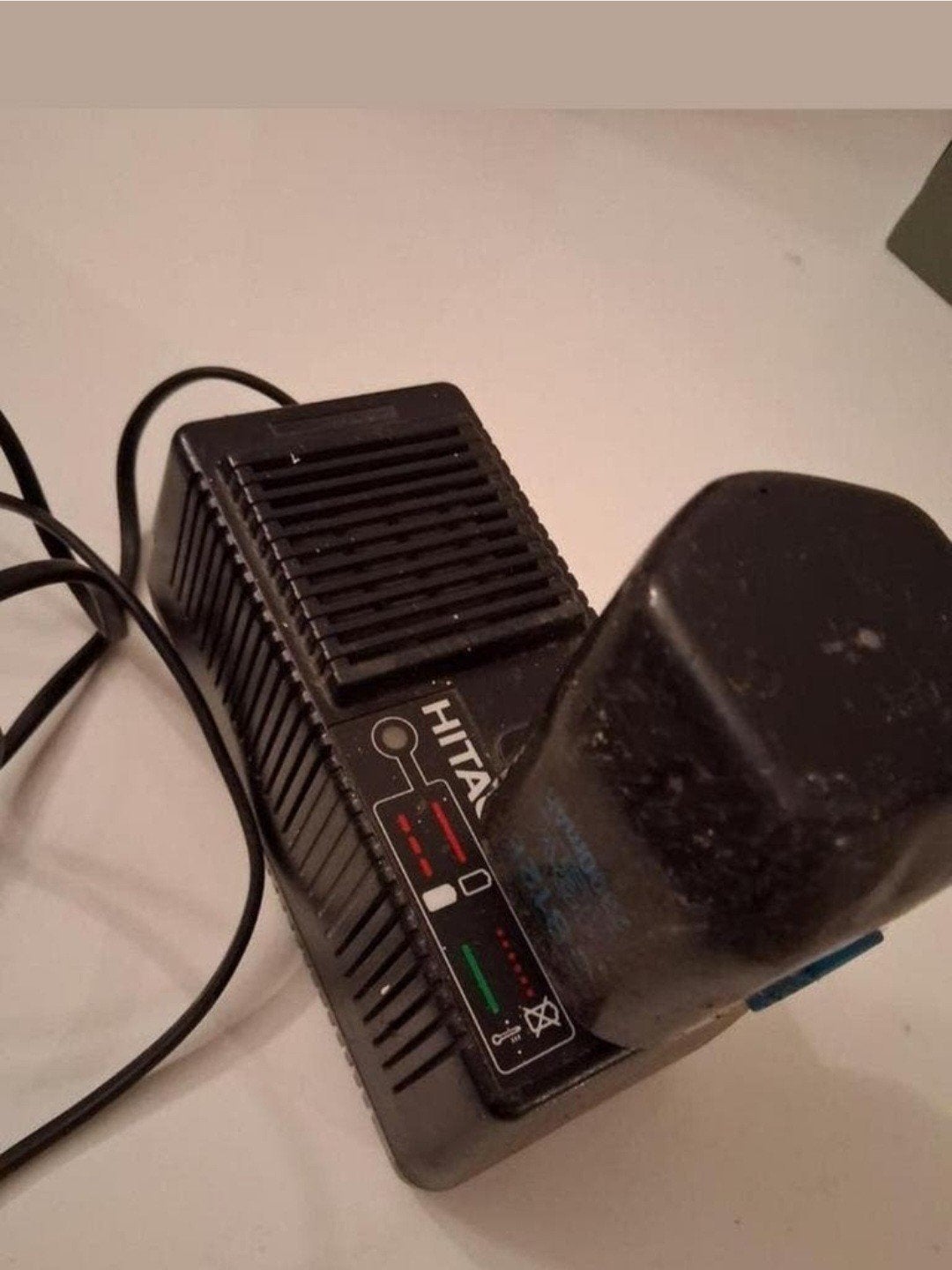 Te koop,Hitachi Boormachine batterij oplader., Ophalen