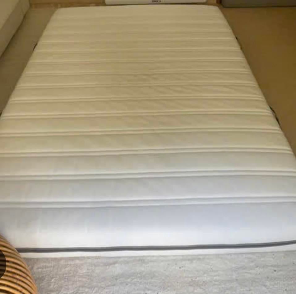 GRATIS IKEA Hamarvik matras 140x200 in prima staat, Ophalen, Tweepersoons, 140 cm, Zo goed als nieuw