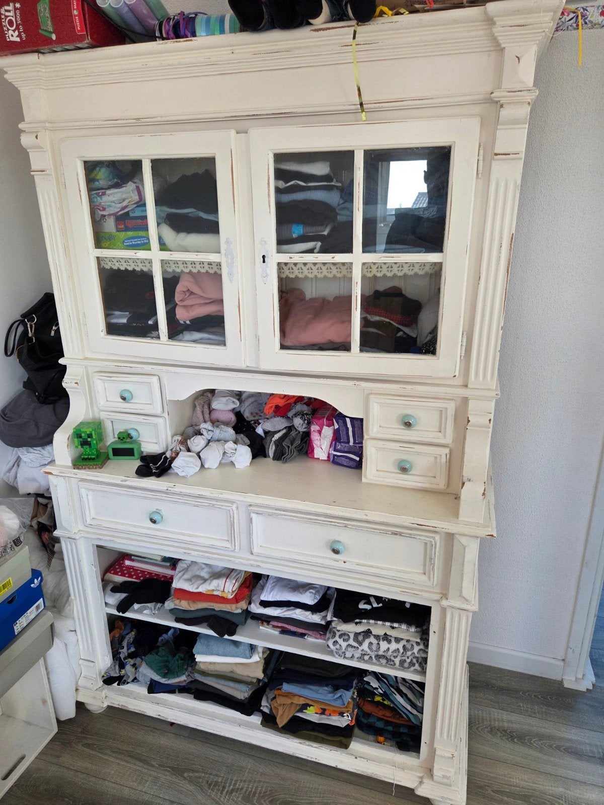 Antieke witte buffetkast met vitrine en lades, Ophalen, Gebruikt, 100 tot 150 cm, Met lade(s)