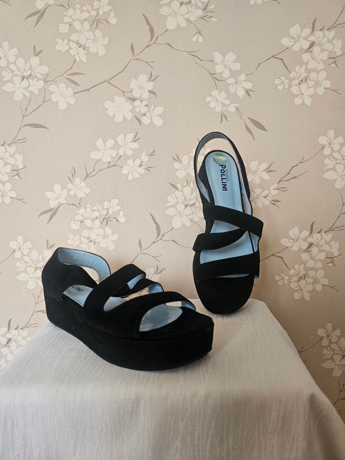 Pollini Studio Zwarte Suède Sleehak Sandalen Maat 37, Zwart, Zo goed als nieuw, Pollini Studio, Sandalen of Muiltjes