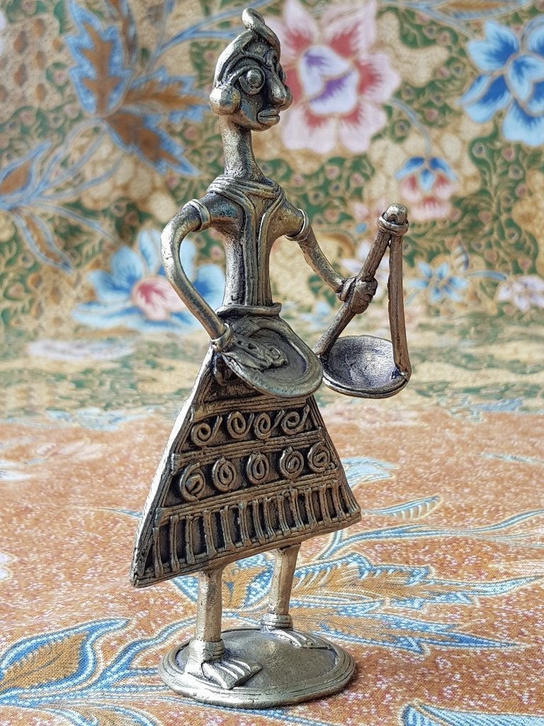 Mooi oud brons beeldje uit India van een vrouw 12 cm., Antiek en Kunst, Handgemaakt, India, Ophalen of Verzenden, Brons