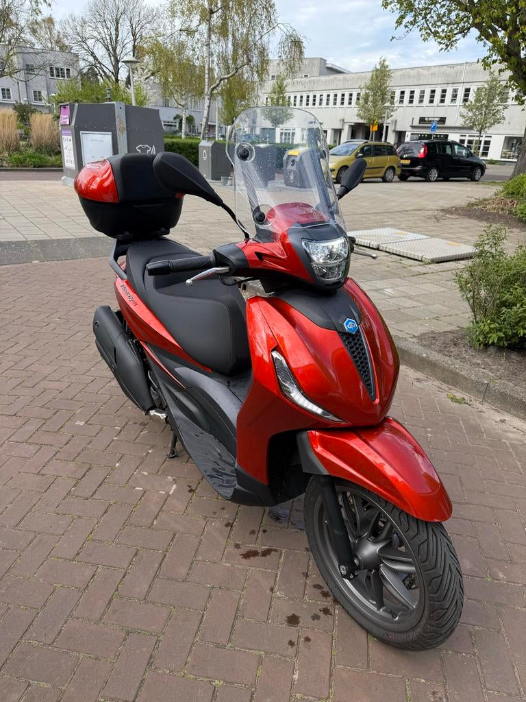 Piaggio Beverly 400S Hpe 2023 - Zo Goed Als NIEUW!, Ophalen, 400 cc, Overige modellen, Zo goed als nieuw