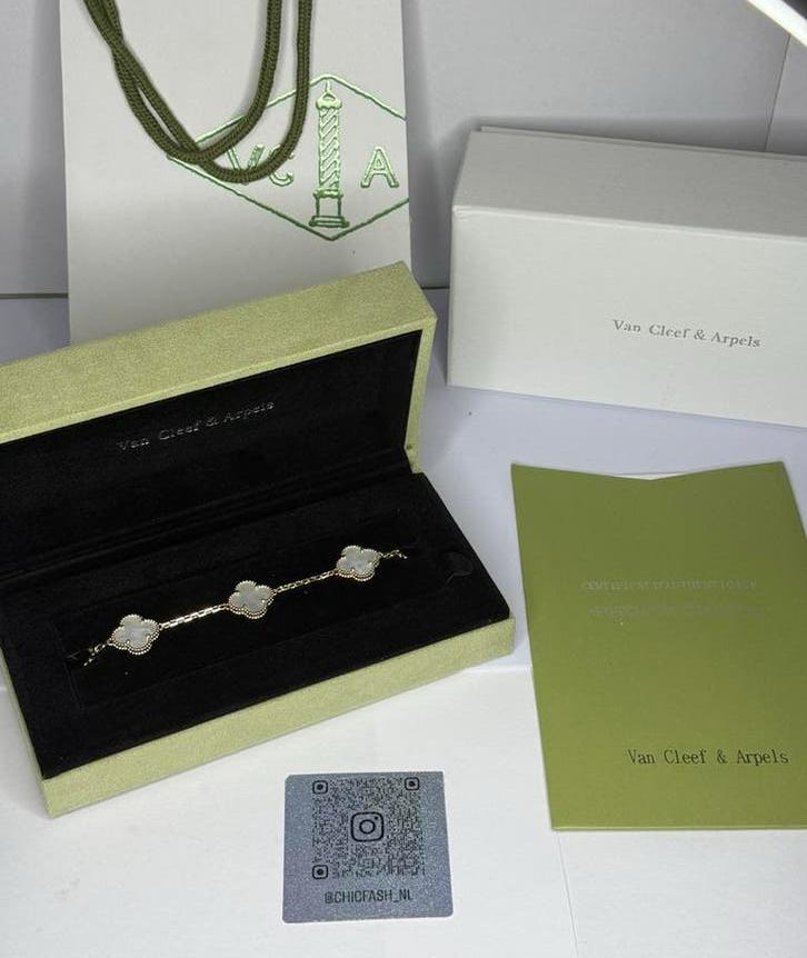 Van Cleef & Arpels Bracelet - Alhambra, Ophalen of Verzenden, Zo goed als nieuw, Wit