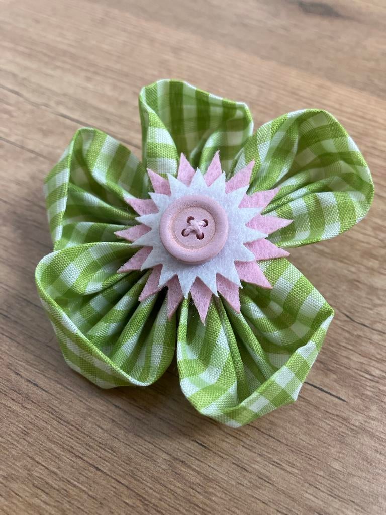 Groene geruite haarclip bloem, Kleding | Dames, Hoeden en Petten, Ophalen of Verzenden, Nieuw, One size fits all, Pet