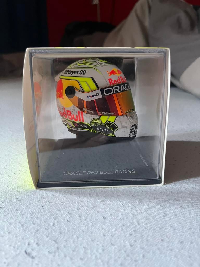 Max verstappen las vegas 2023 helm 1:4, Hobby en Vrije tijd, Modelauto's | 1:5 tot 1:12, Ophalen of Verzenden, Zo goed als nieuw