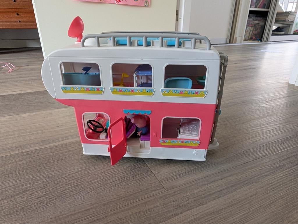 Peppa Pig Camper & Speelhuis + Peppa, George, Papa en Mama, Ophalen of Verzenden, Zo goed als nieuw