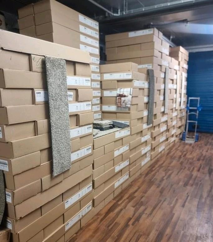 TAPIJTTEGELS DESSO UNIEKE MAGAZIJNVERKOOP GESTART IN MEI, Ophalen, Crème, 75 m² of meer, Nieuw