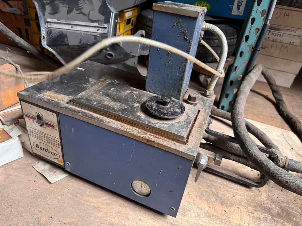 Professioneel Nordson Hotmelt apparaat met 100kg hotmelt, Doe-het-zelf en Verbouw, Ophalen, Gebruikt