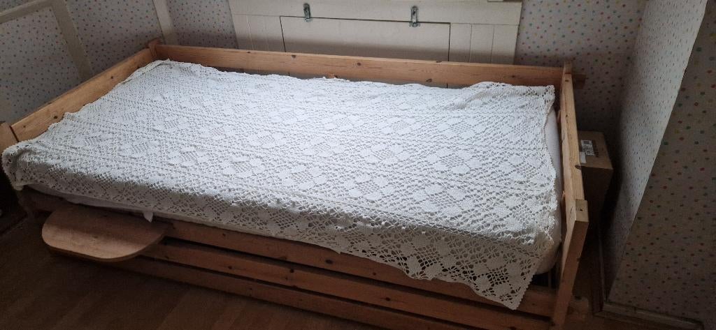 Bed met onderschuifbed, Ophalen, 85 tot 100 cm, Zo goed als nieuw, Matras