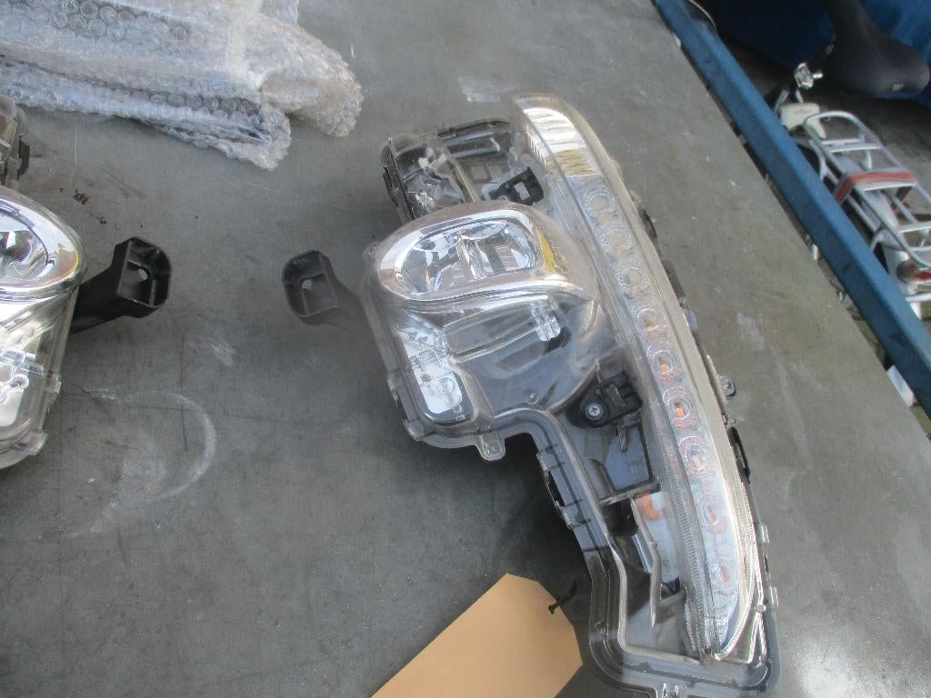 Toyota Prius Type 5   LED-dagrijverlichting en bumper hoek, Auto-onderdelen, Ophalen of Verzenden, Gebruikt, Toyota