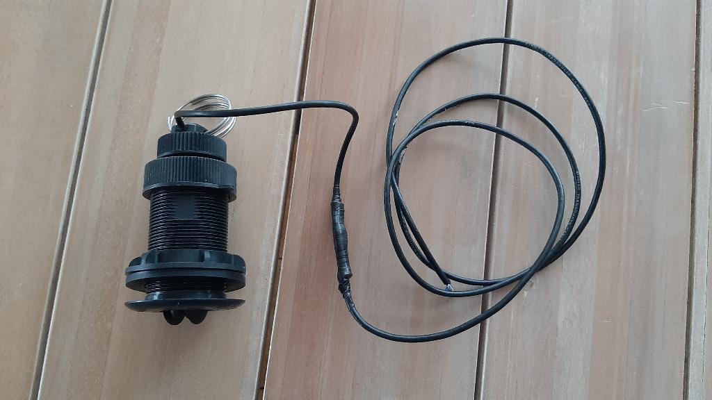 Airmar log transducer met huiddoorvoer en terugslagklep., Ophalen of Verzenden, Gebruikt, Kabel of Apparatuur