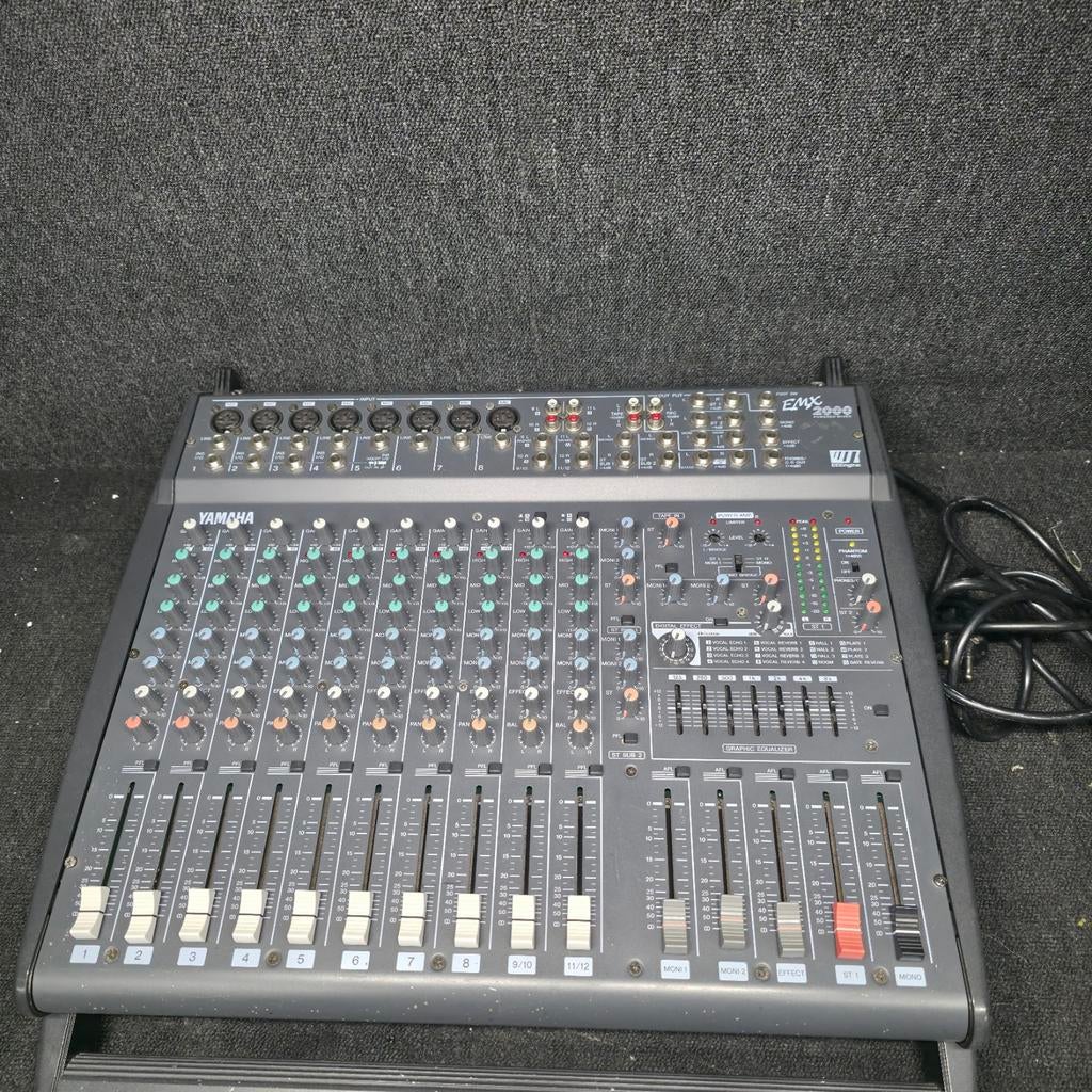 YAMAHA EMX 2000  powered mixer met effecten, Ophalen of Verzenden, 120 watt of meer, Front, Rear of Stereo speakers, Overige merken