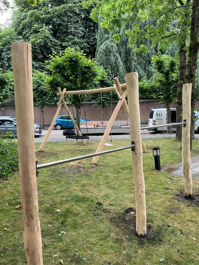 Foto 11 van Robinia Schommel X-model – Duurzaam & Stijlvol Speelplezier