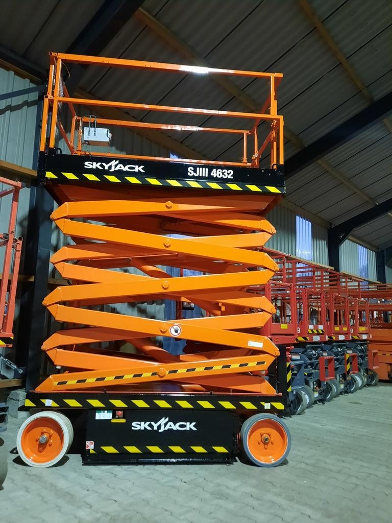 diverse hoogwerker schaarhoogwerk Genie JLG Skyjack Haulotte, Ophalen