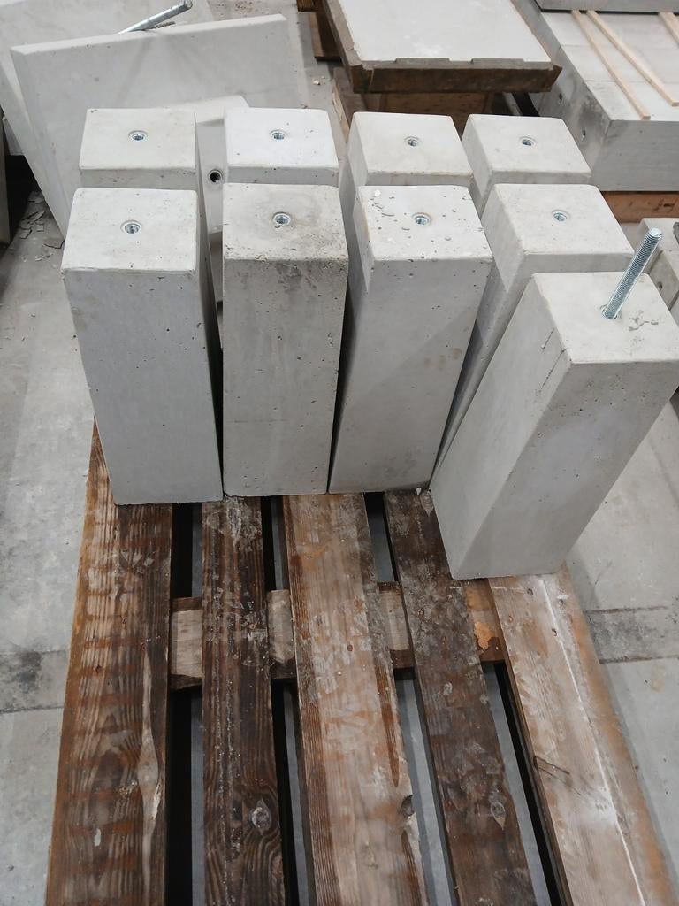 Betonpoeren 8.5€ p /stuk, Doe-het-zelf en Verbouw, Ophalen, Nieuw, Bakstenen