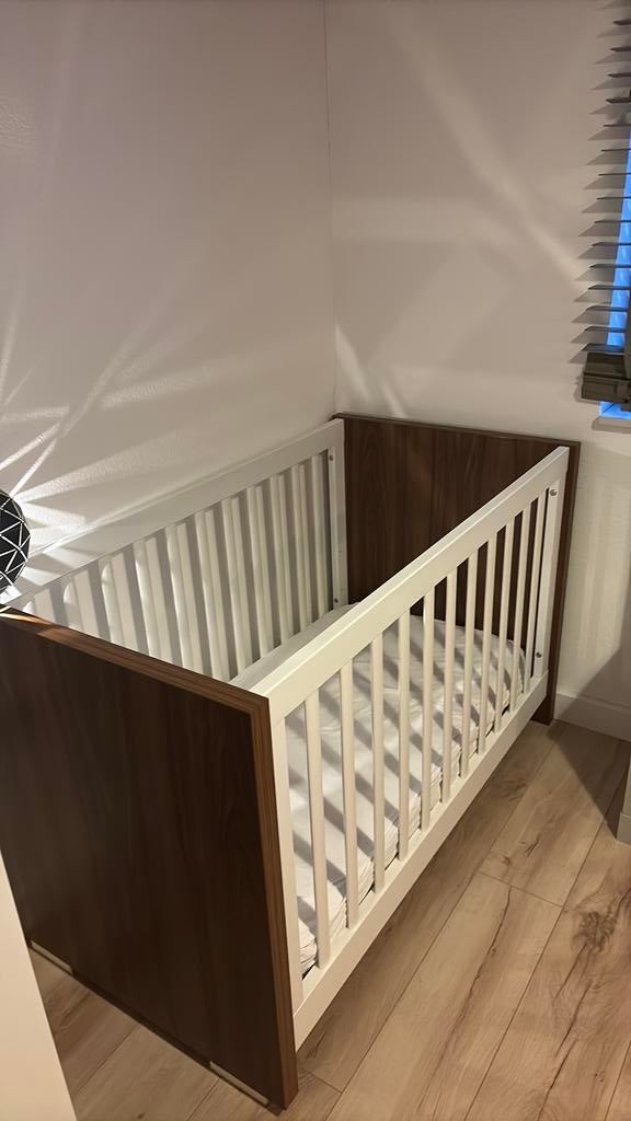 Ledikant/baby bed, Kinderen en Baby's, Kinderkamer | Complete kinderkamers, Ophalen of Verzenden, Zo goed als nieuw, Jongetje of Meisje